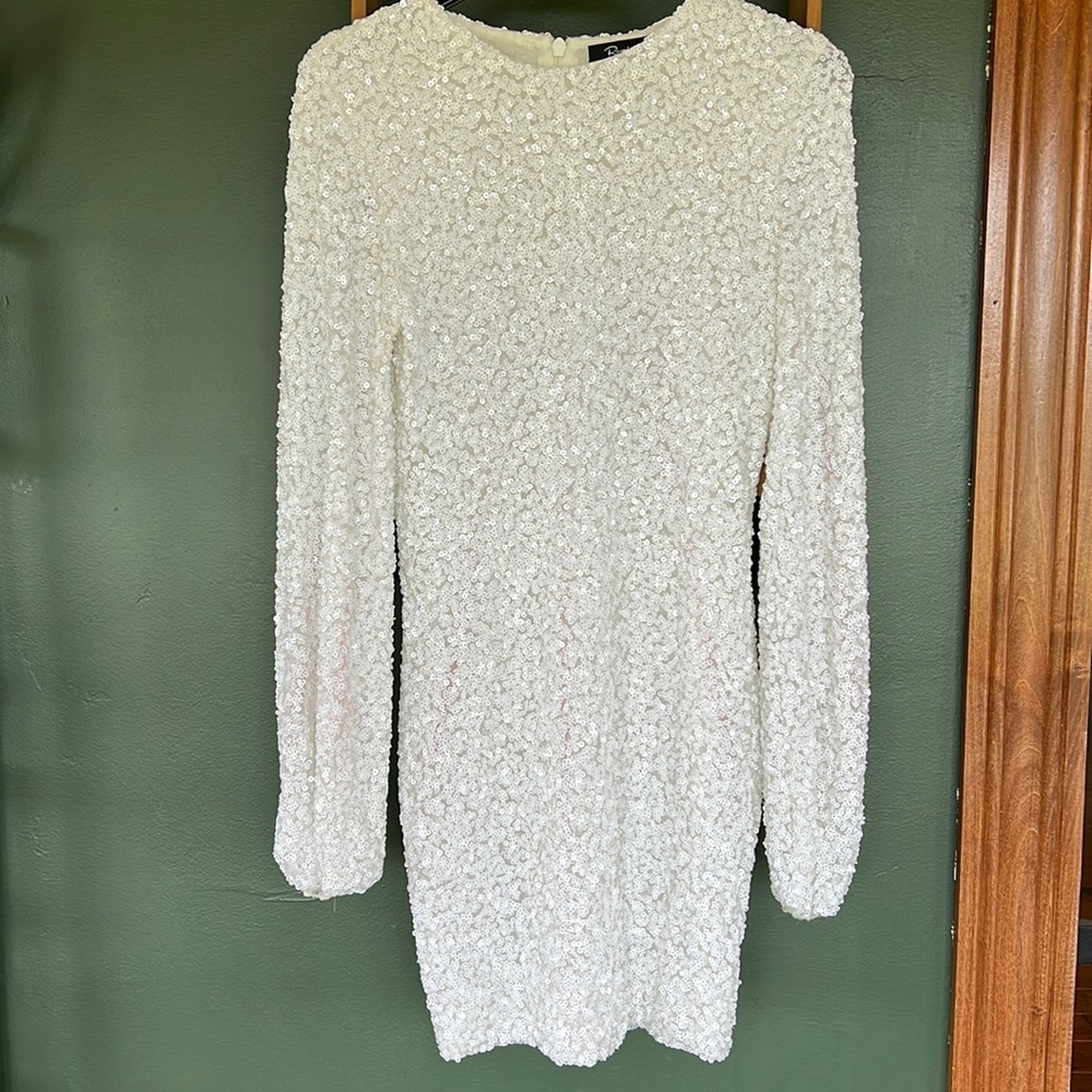 Gorgeous White Sequin Dress-XL. Puffy sleeve and material somewhat stretchy!